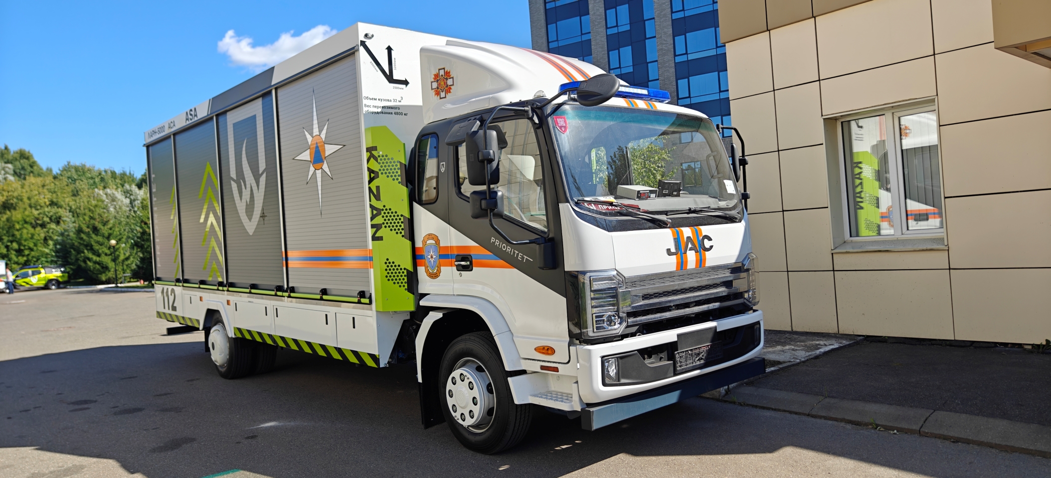 «Приоритет» показал на выставке новую технику на шасси JAC N120X